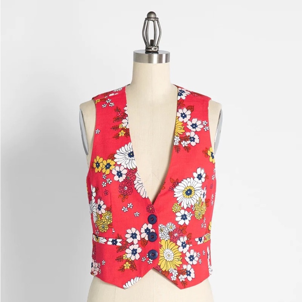 Floral Red Women's Vest - Sleeveless Button-Front Jacket